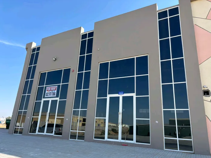 A shop for rent in the modern industrial area of Umm Al Quwain : Image 1