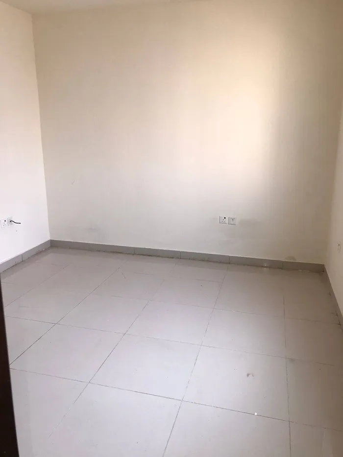 For Rent Apartment in Al Qulayaah, Sharjah : Image 1