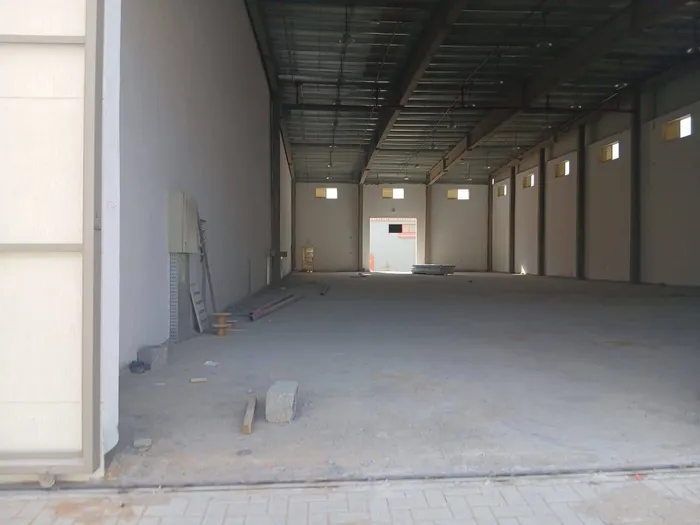 A huge warehouse and a unique opportunity for large activities at an affordable price and a great location : Image 1