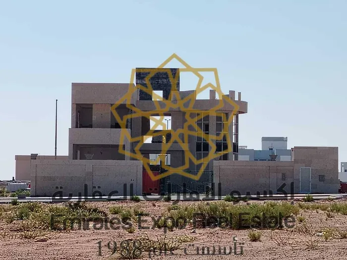 للبيع فيلا حجر طبيعي في مدينة الرياض على شارعين : Image 1