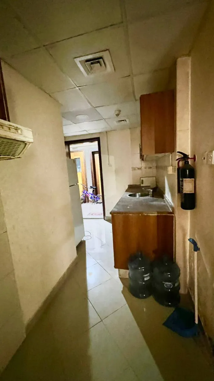 ✨ Spacious studio with separate kitchen for annual rent in Al Majaz 3 _ Sharjah ✨ : Image 1