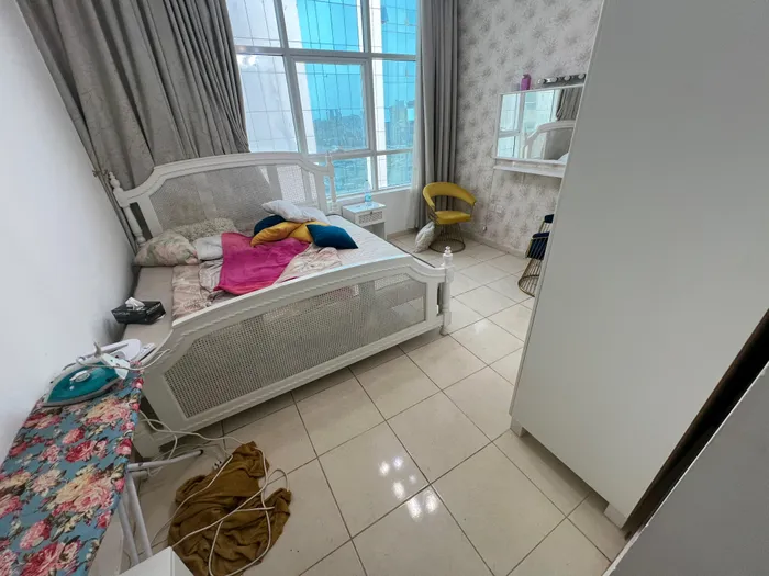 للبيع بعجمان 
غرفه وصاله ابراج الاورينت 
ليوارا 2
مساحه الشقه 1100 قدم
2 حمام
لايوجد ماستر
لايوجد بلكونه
تكيف مركزي 
يوجد باركنج 
الطابق الرابع
مساحه ممتازه
السعر كاش
الشقه جاهزه للاستلام 
تفاوض بسيط
مسبح جم مجاني : Image 1