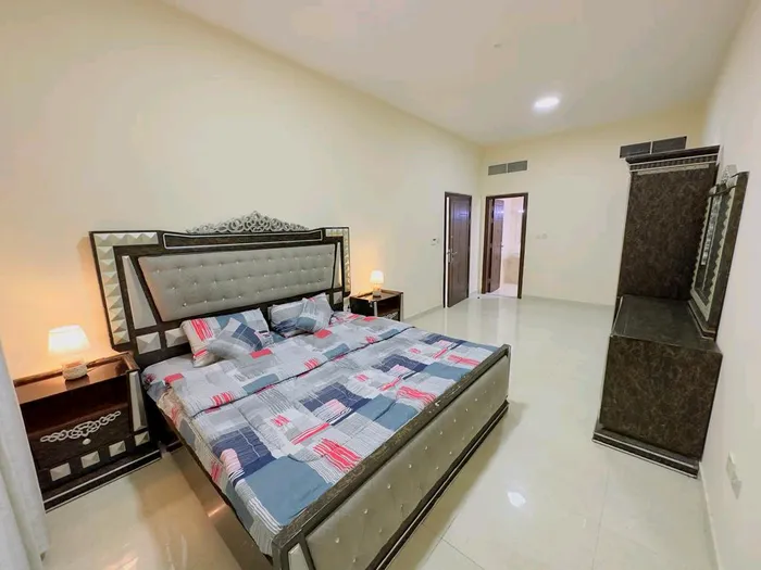 للإيجار شقة غرفتين و صالة مفروشة شهري في عجمان الراشدية 3 خلف الإتحاد سنتر و قريب من مستشفى آمينة : Image 1