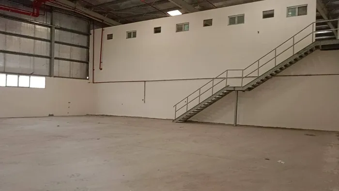 مستودع   كبير  للايجار السنوي بسعر مميز ويناسب جميع النشاطات التجاريه والصناعيه : Image 1