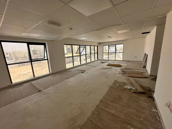 🏢 بناية استثمارية بعائد 9.1% | زاوية على شارع رئيسي أمام قصر الشيخ – عجمان : Image 1