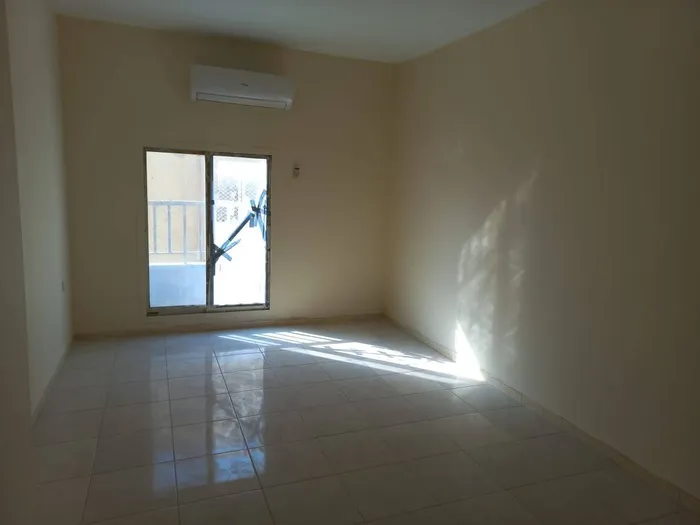 شقة للإيجار في المويهات 2, عجمان : Image 1