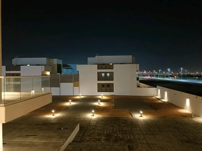 فيلا مكونه من سبع غرف ماستر 2 جناح على ارض مساحه 200 في 200 ثاني ساكن تشطيب في اي بي مدينه محمد بن زايد : Image 1