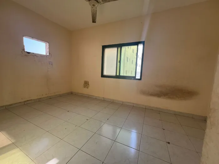 شقة للإيجار في النباعة, الشارقة : Image 1