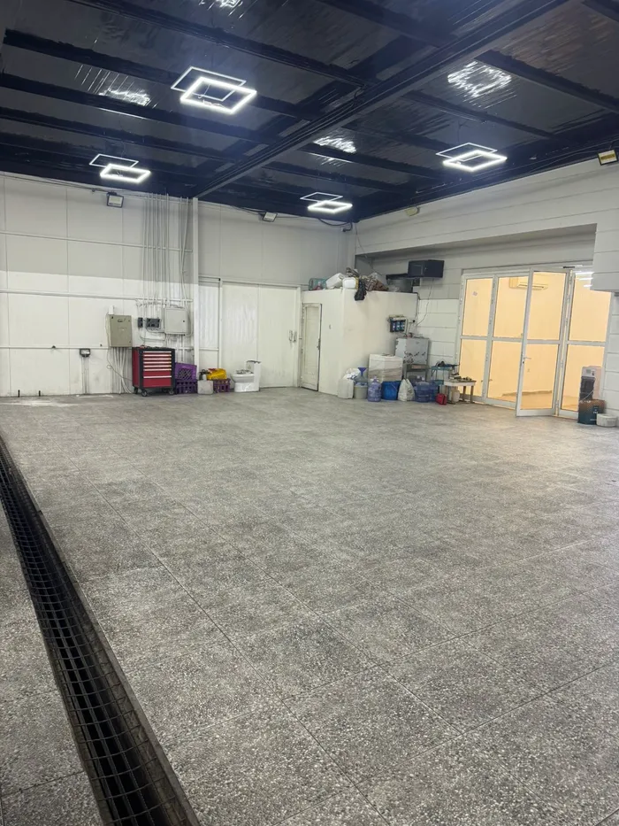 للبيع مركز للعناية بالسيارات في العين الصناعية : Image 1