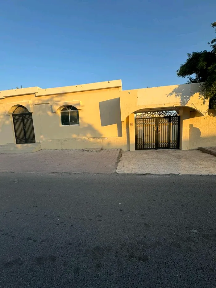 Villa for annual rent suitable for all residential and commercial activities : Image 1