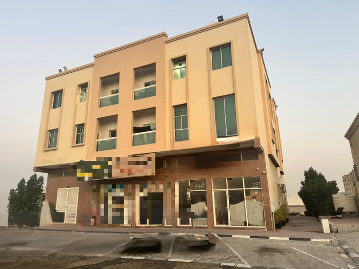 بناية للبيع بالجرف الصناعيه 2
• مساحة 6400 قدم مربع 8080
• بناية ارضي + 2 تجاري سكني
(4 محلات + 4 استديو +10 غرفتين وصالة،
2 حمام ومطبخ + مكيفات اسبليت + مصعد + غرفة القمامة + نظام حماية ضد الحريق + نظام مراقبة كاملة بالكاميرات + غرفة الحارس
الدخل ال : Image 1