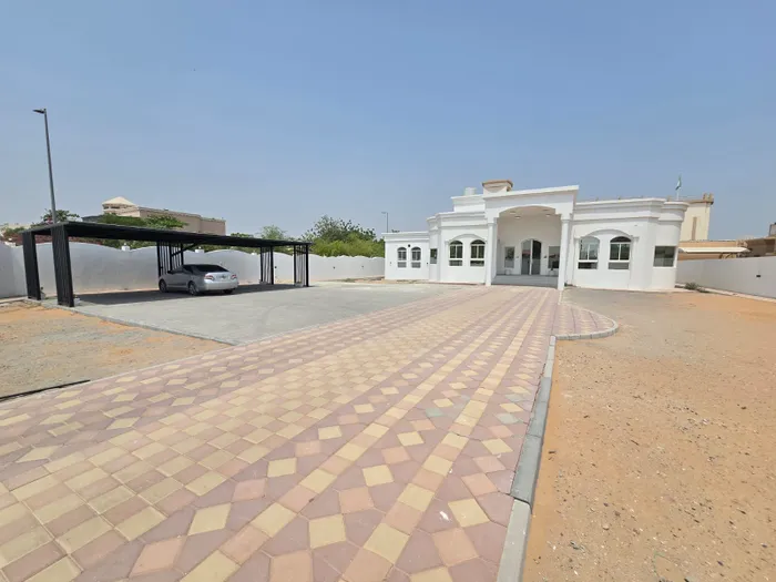 For Rent Villa in Al Jerf, Ajman : Image 1