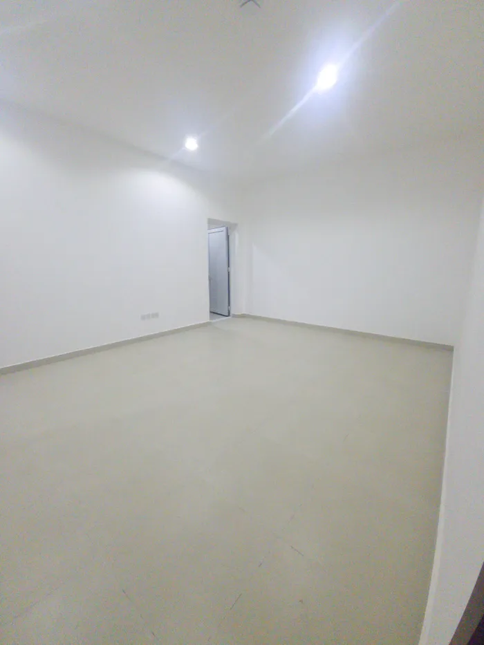 للايجار مدينة الرياض جنوب الشامخه اول ساكن شقق غرفتين وصالةوحمامين  وغرفه وصاله واستديوهات العقد شامل للتواصل مكتب اشرف على للعقارات 0505057650 : Image 1