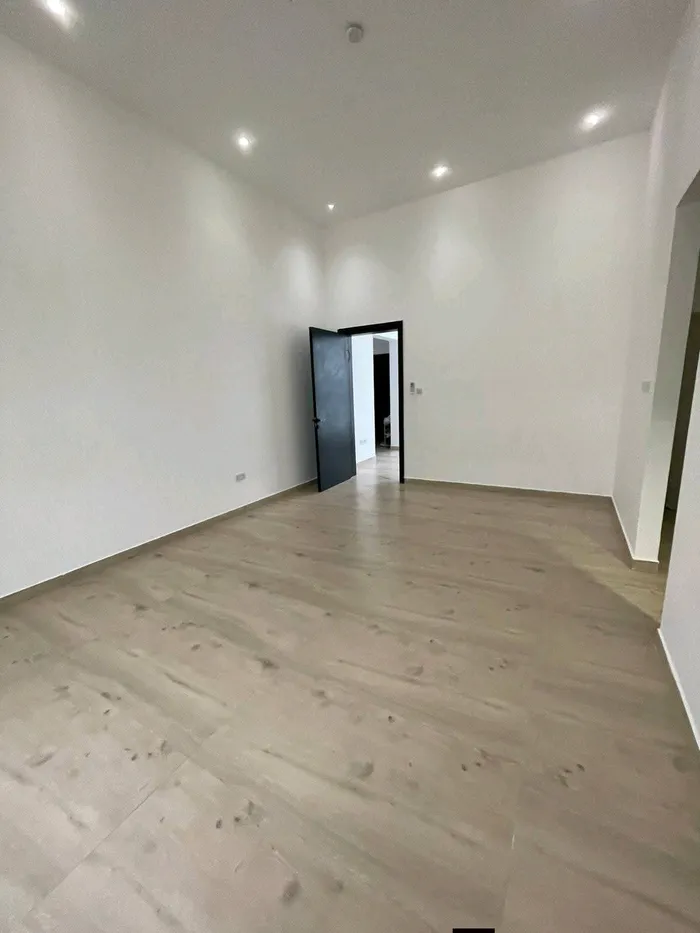 شقة للإيجار في مدينة الرياض, ابوظبي : Image 1