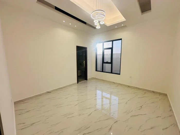 فرصة مميزة لامتلاك فيلا بتشطيب فاخر وموقع استراتيجي جداً على شارع الحليو الرئيسي مباشرة : Image 1