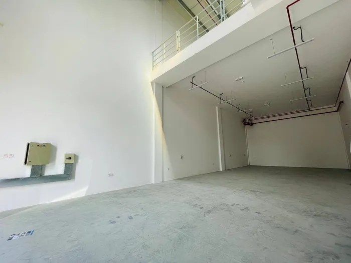 فرصة قوية لأصحاب المشاريع الصناعية والأنشطة التي تحتاج طاقة تشغيل عالية مستودعات للايجار السنوي : Image 1