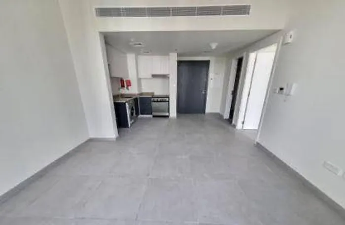 شقة مفروشة للإيجار السنوي في الجادة (بوليفارد) : Image 1