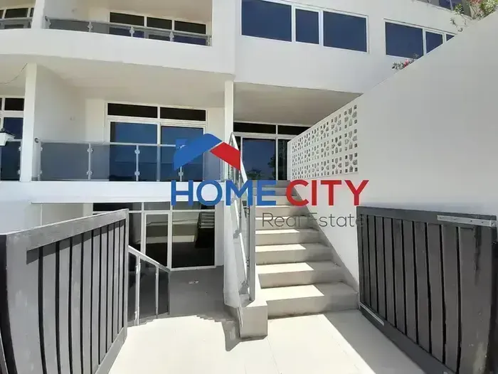 فيلا للإيجار في مدينة خليفة بتصميم مميز وتشطيبات عالية الجودة. تتكون الفيلا من ثلاثة طوابق بالإضافة إلى قبو : Image 1