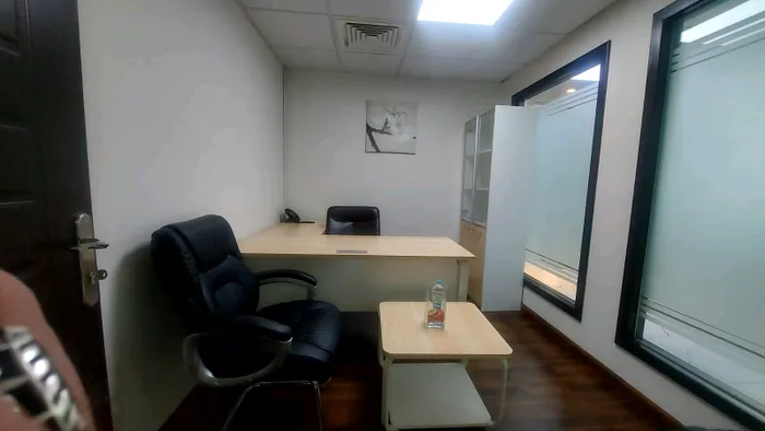 For rent a furnished office inside Business Center : Image 1