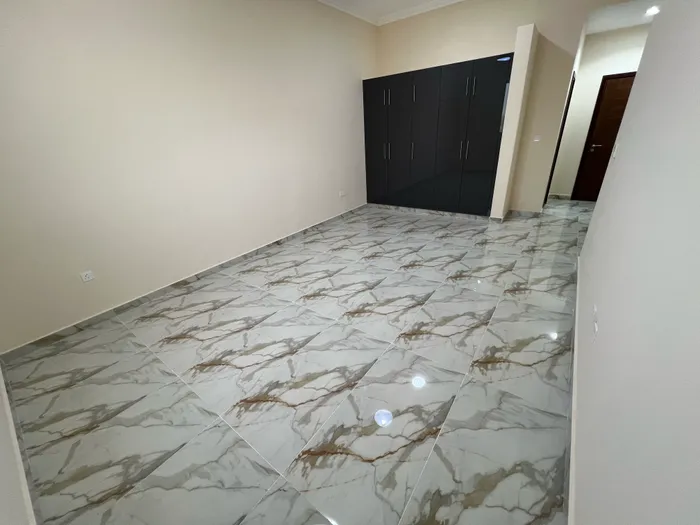 شقة للإيجار في المويهات 3, عجمان : Image 1