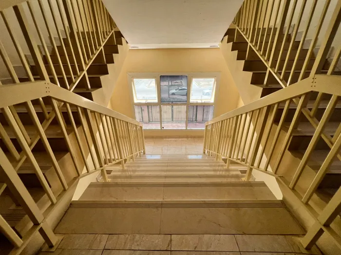 The apartment consists of two rooms and a hall : Image 1