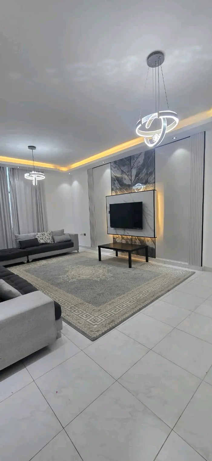 Two rooms and a hall in Falcon Towers : Image 1