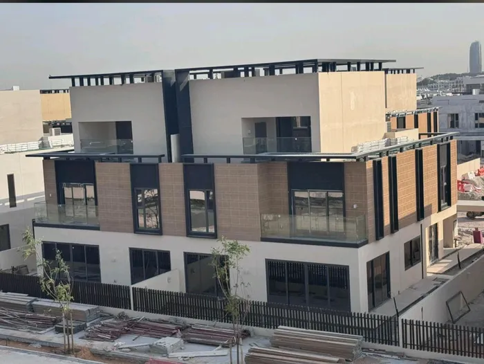 فيلا للإيجار 
الريمان 
٥ غرف ماستر 
٢٢٠ الف
اول ساكن
تشطيب vip : Image 1