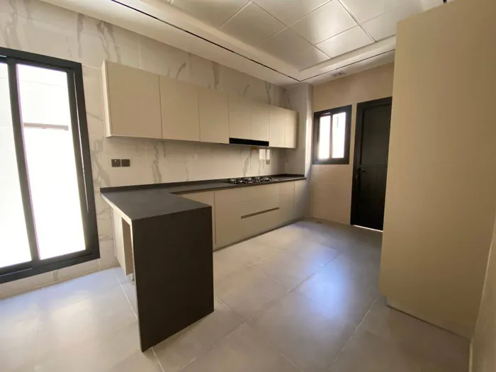 Villa for sale in a prime location 1.75 M : Image 1