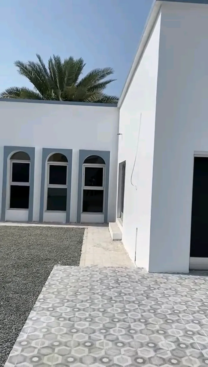 شارع قار - سكني او استثماري - مصين بالكامل : Image 1