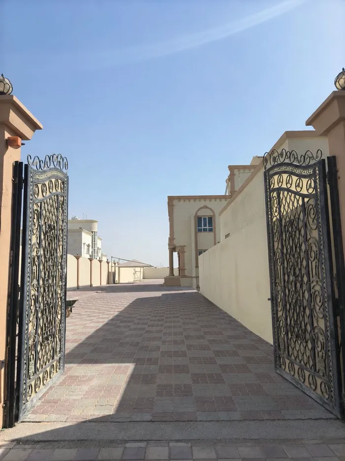 A complex inside Abu Dhabi : Image 1