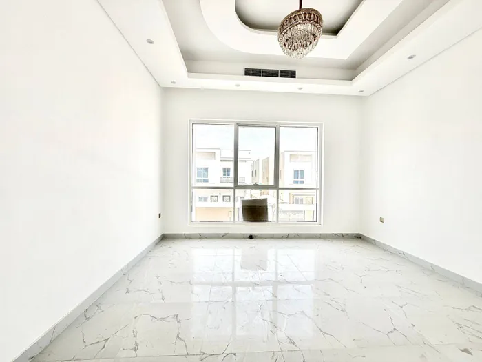For rent, a villa for the first resident with central air conditioning in Ajman, Al Yasmeen area consists of 5 master rooms, a majlis, a hall with bathrooms, a maid's room and a large basic kitchen at a snapshot price of only 100,000 and payment faci : Image 1
