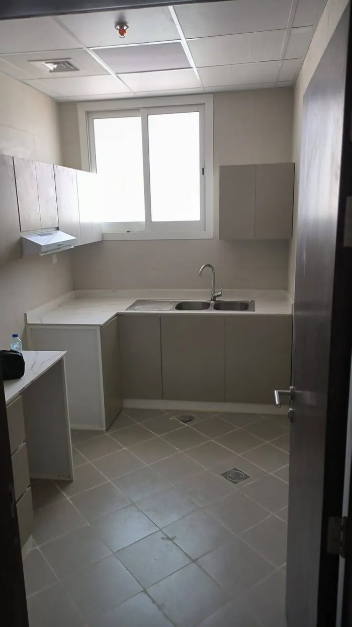 Closed Kitchen | Central Air Conditioning | Great Location | Closed Kitchen | Central AC | Prime Location : Image 1