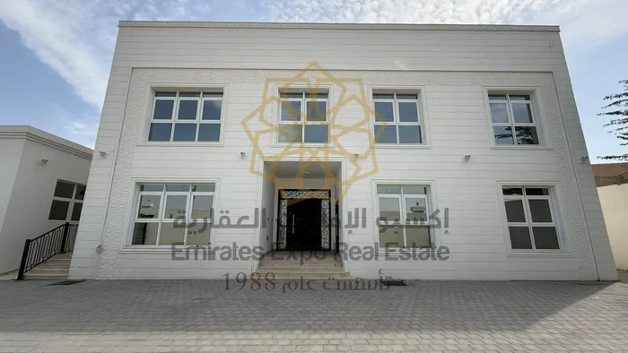 للبيع فيلا جديدة على شارعين اول ساكن حجر طبيعي في بني ياس منطقة الوثبة : Image 1