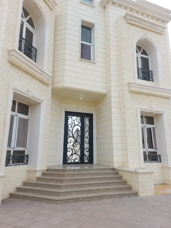 Duplex villa in Al Ain, Al Maqam area : Image 1