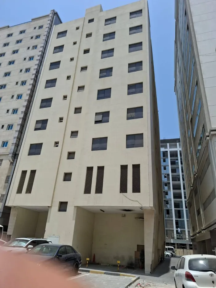 For sale a building in Butina on the main street of Orouba : Image 1