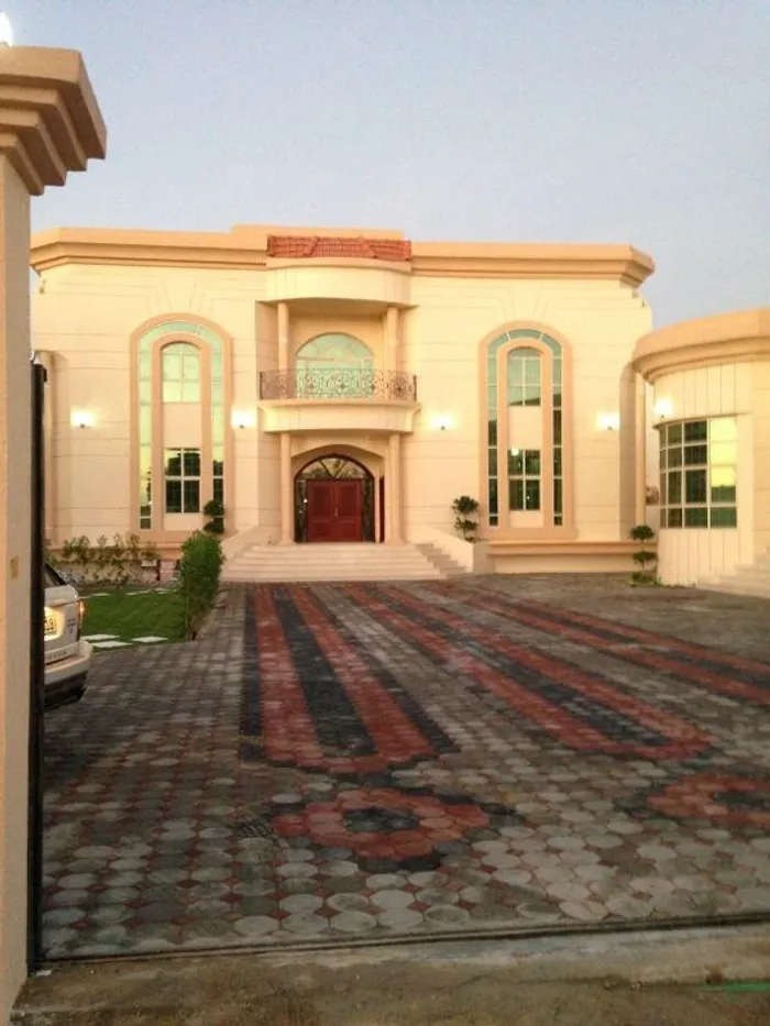 فيلا مستقله 7 غرف وملاحق وحوش كبير : Image 1