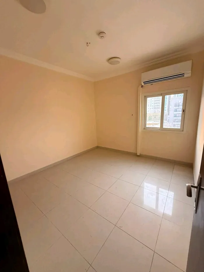 For Rent Apartment in Al Nabaah, Sharjah : Image 1
