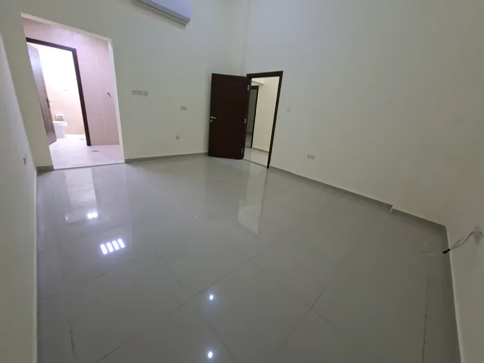 شقة للإيجار في مدينة شخبوط, ابوظبي : Image 1