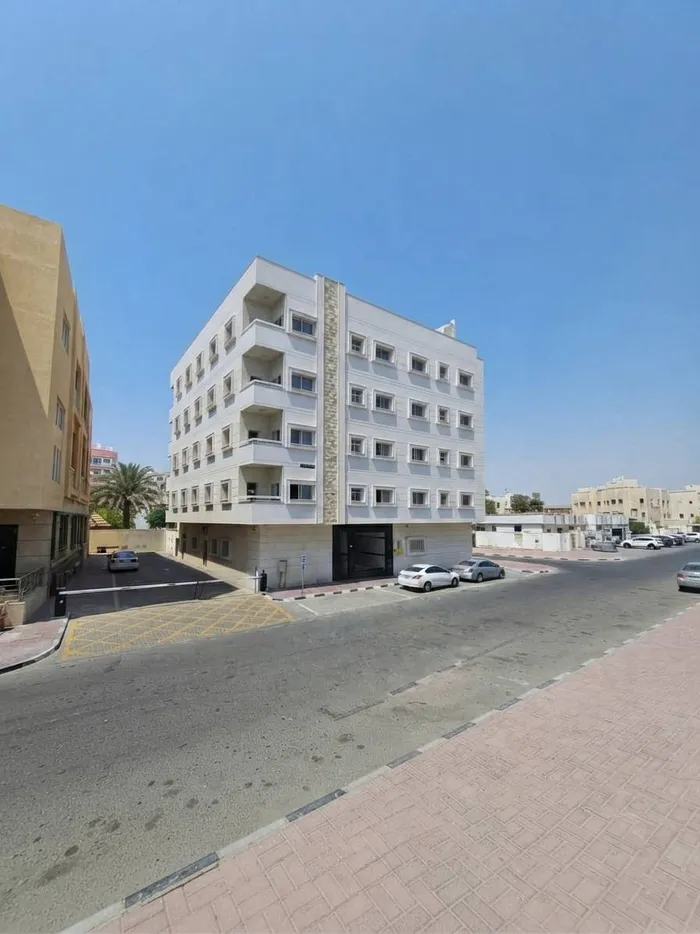 بناية للبيع في النعيمية 2, عجمان : Image 1