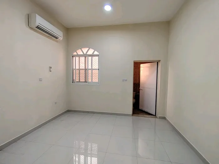 شقة للإيجار في المناصير, العين : Image 1