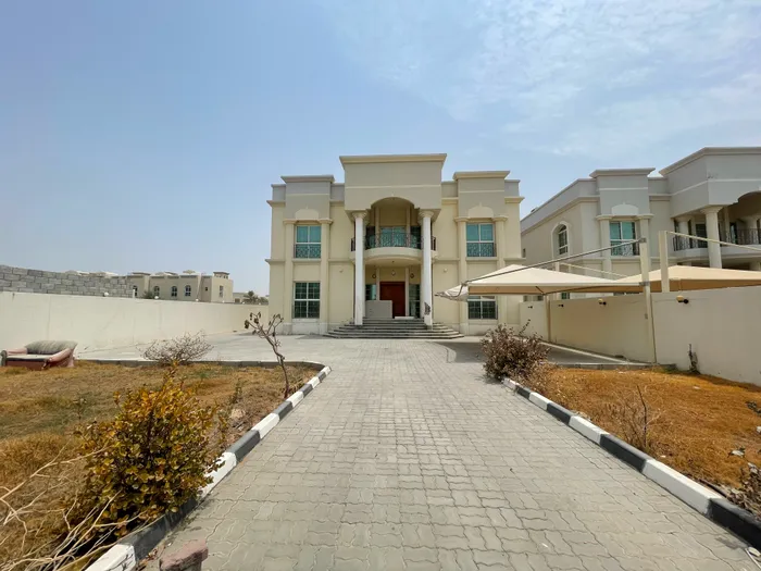 فيلا للإيجار في مدينة خليفة أ, ابوظبي : Image 1