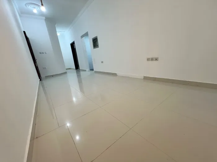 شقة للإيجار في مدينة شخبوط, Abu Dhabi : Image 1
