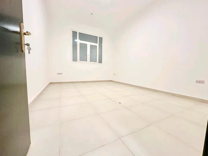 شقة للإيجار في مدينة شخبوط, ابوظبي : Image 1