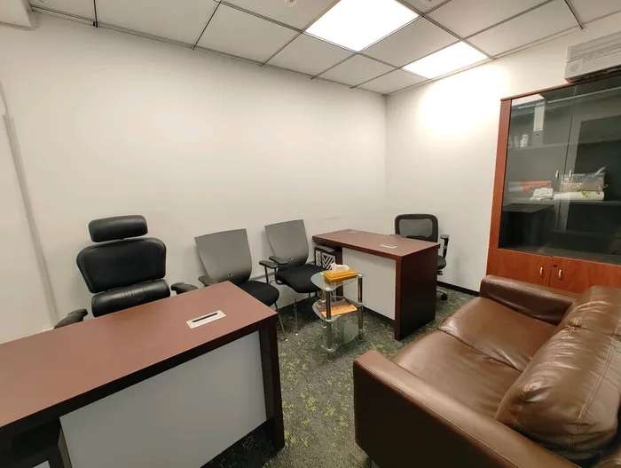 For Rent Office in Deira, Dubai : Image 1