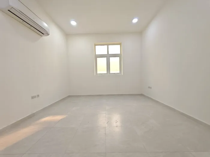 أرض سكنية للإيجار في خليفه, Abu Dhabi : Image 1