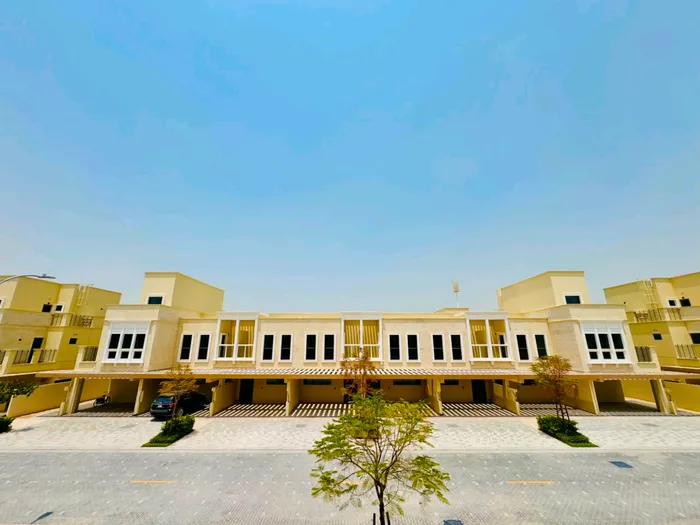 For Sale Townhouse in DAMAC Lagoons, Dubai : Image 1